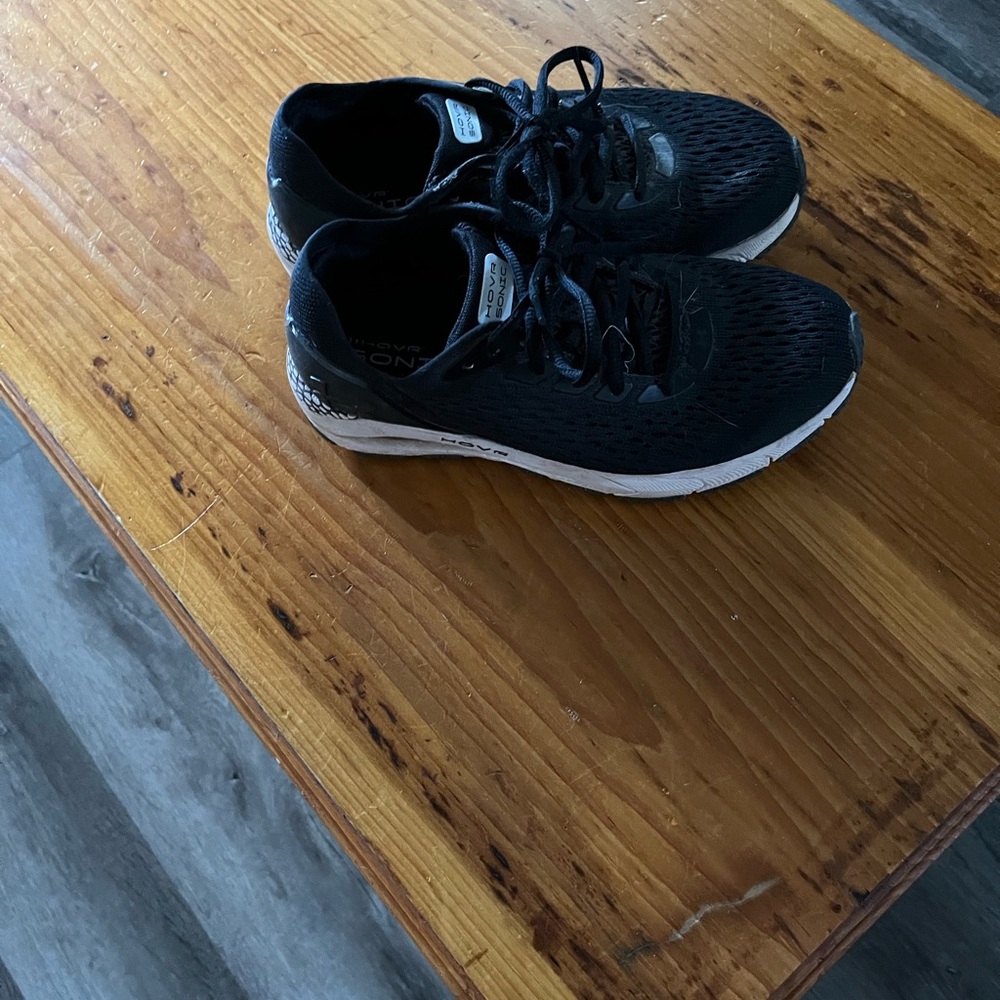 Women Under Armour HOVR Sonic size 6